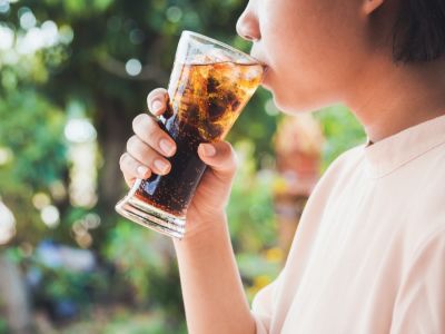 لماذا المشروبات الغازية تزيد الوزن؟ لماذا المشروبات الغازية تزيد الوزن؟