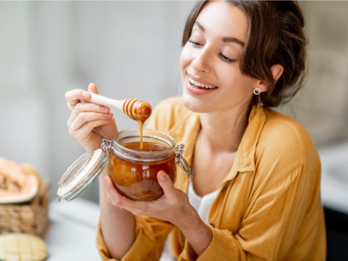 فوائد وأضرار عسل قصب السكر