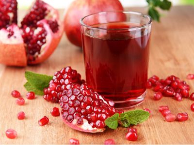 طريقة عمل عصير الرمان الطازج والمنعش