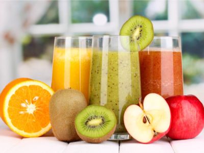 كوكتيل البرتقال والموز والتفاح