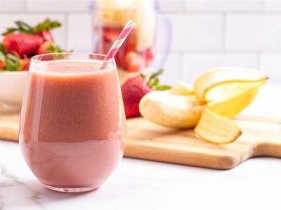 كيف أحضر كوكتيل الموز والفراولة والتفاح؟