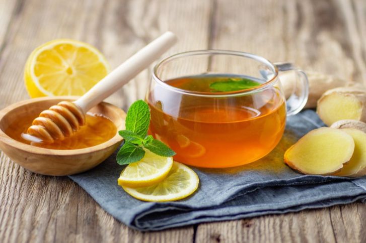 كيفية عمل العسل والليمون بالشاي