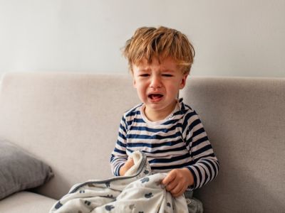 10 خطوات للتعامل مع نوبات غضب الأطفال 10 خطوات للتعامل مع نوبات غضب الأطفال