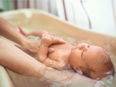 الوقت المناسب لتحميم الطفل حديث الولادة الوقت المناسب لتحميم الطفل حديث الولادة