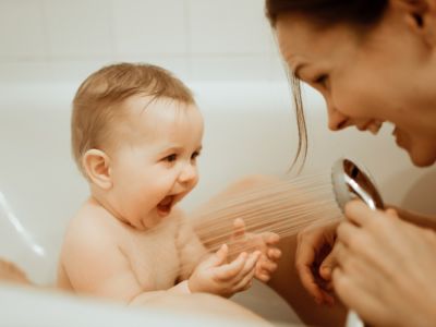 طرق خفض حرارة الرضيع دون أدوية طرق خفض حرارة الرضيع دون أدوية