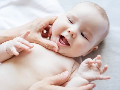 متى تظهر الأنياب عند الأطفال وما أعراضها؟ متى تظهر الأنياب عند الأطفال وما أعراضها؟