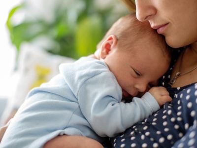 متى تعتبر درجة حرارة الرضيع خطيرة؟ متى تعتبر درجة حرارة الرضيع خطيرة؟
