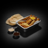 فيلية سمك: قطع بروستد فيليه السمك المقرمش مع البطاطس المقرمشة والصلصات الشهية