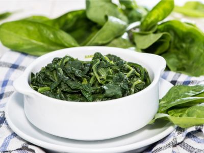 كم عدد السعرات الحرارية في السبانخ الطازج والمطبوخ؟ كم عدد السعرات الحرارية في السبانخ الطازج والمطبوخ؟