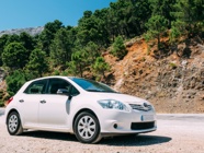 تأجير سيارات صغيرة للمدن المزدحمة: لماذا قد تكون خيارك الأنسب؟