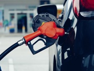 كيف توفّر في استهلاك الوقود أثناء استئجار سيارة طويلة الأمد؟