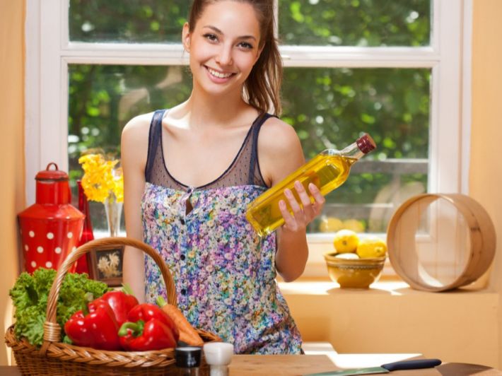 هل القلي بزيت الزيتون صحي؟