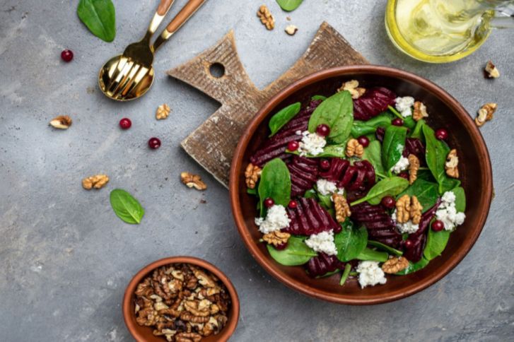 طريقة تحضير سلطة السبانخ بالشمندر