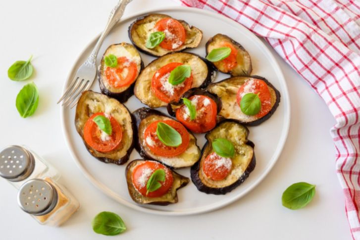 طريقة عمل الباذنجان المقلي بالطماطم