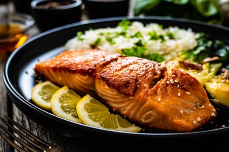 طريقة عمل السلمون بالصويا صوص