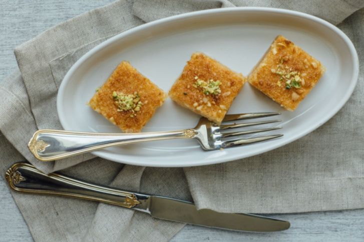 طريقة عمل بسبوسة بالكاسترد