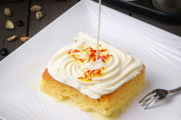 طريقة عمل بسبوسة بصوص الزعفران