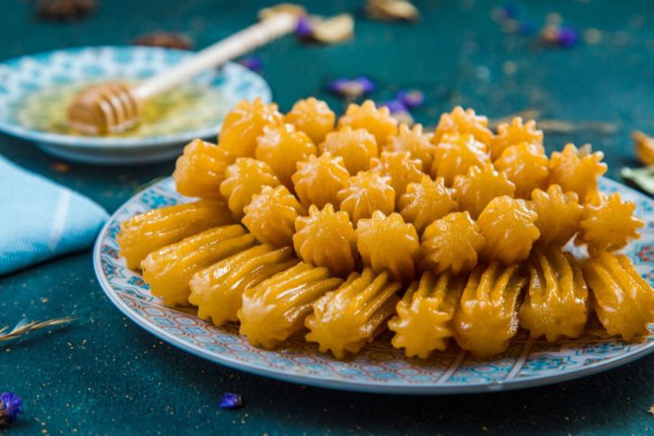 طريقة عمل بلح الشام بالخميرة