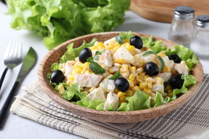 طريقة عمل سلطة الذرة والزيتون الأسود