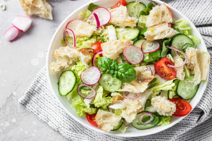 طريقة عمل سلطة فتوش بالزبادي