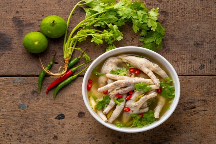 طريقة عمل شوربة أرجل الدجاج