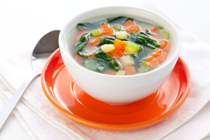 طريقة عمل شوربة السبانخ بالخضار