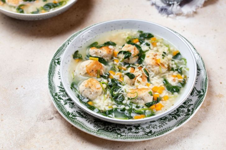 طريقة عمل شوربة السبانخ بالدجاج