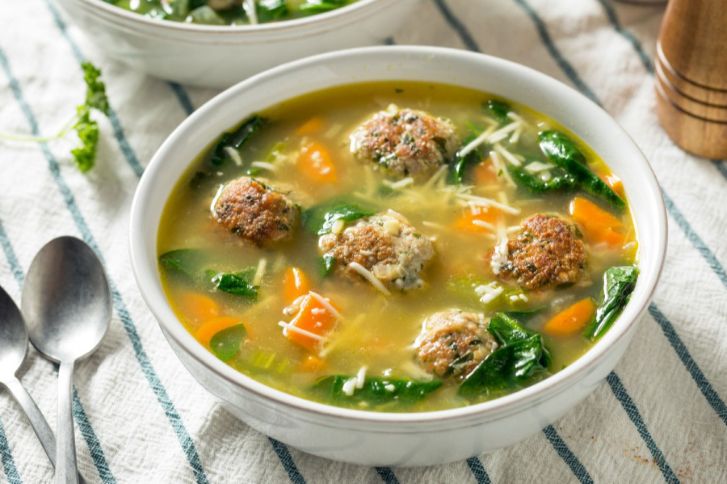 طريقة عمل شوربة السبانخ باللحمة