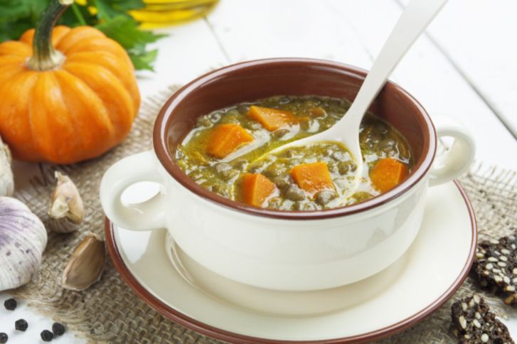 طريقة عمل شوربة العدس مع القرع