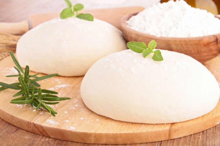 طريقة عمل عجينة البيتزا بالزبادي