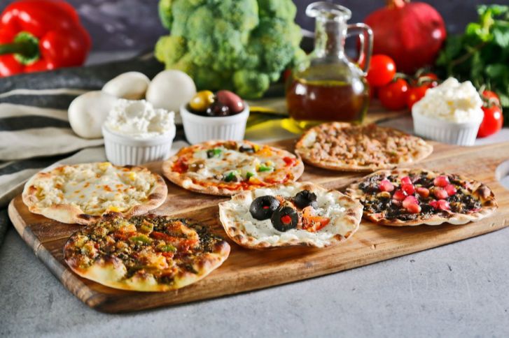 طريقة عمل فطائر بالخبز اللبناني