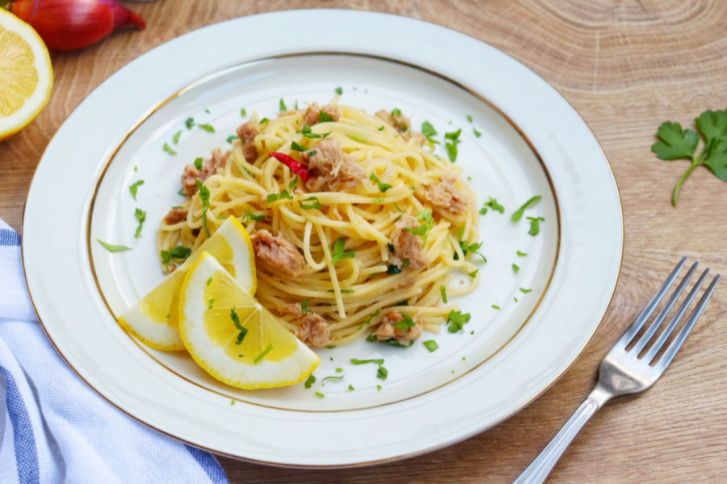 طريقة عمل مكرونة بالتونة بدون صلصة