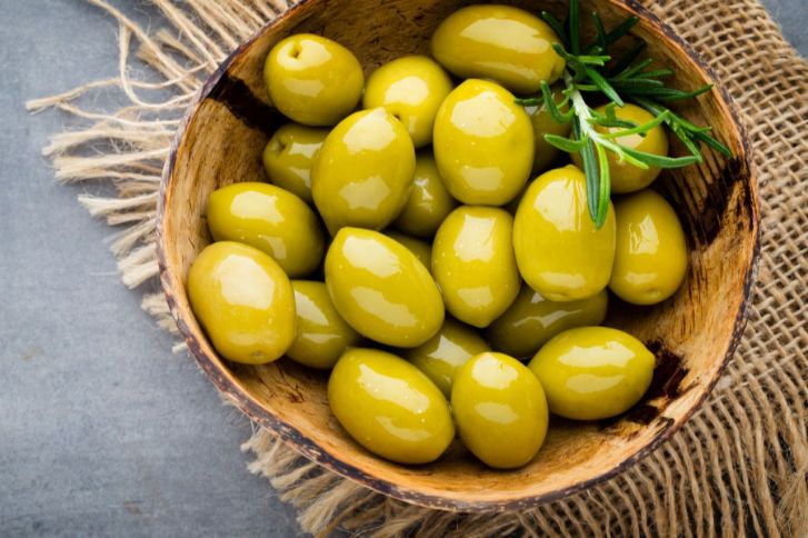 طريقة كبس الزيتون الأخضر بدون دق