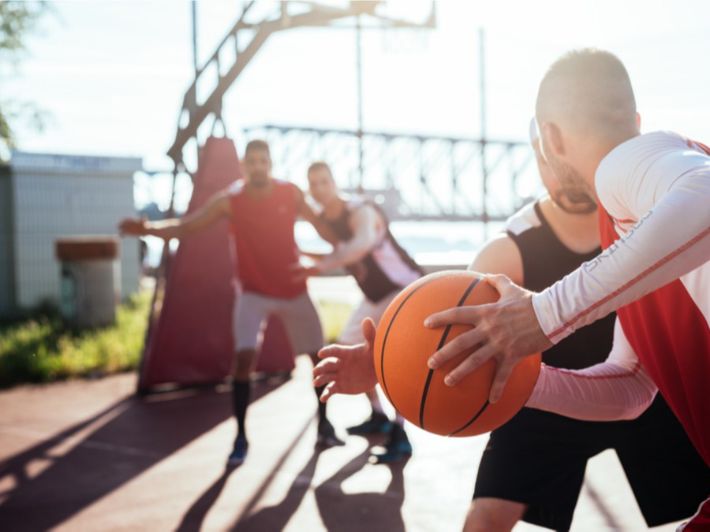 جميع أنواع التمريرات في كرة السلة