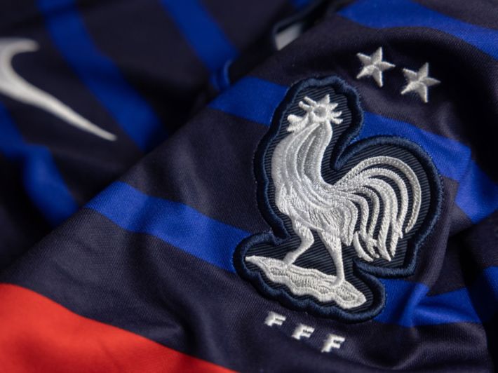 ما هو لقب المنتخب الفرنسي لكرة القدم؟