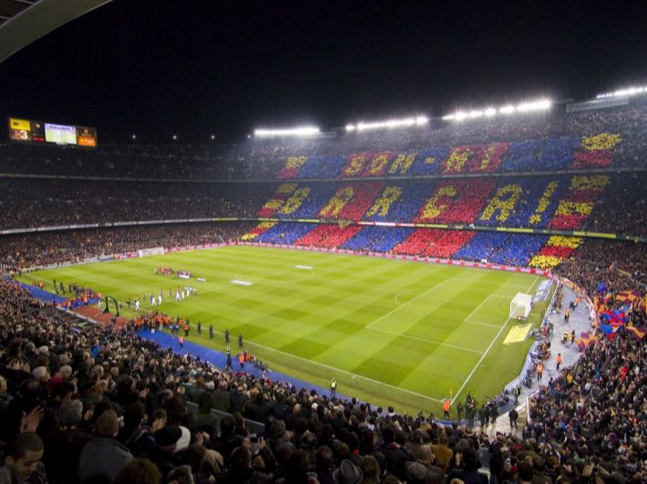 ملعب نادي برشلونة ومواصفاته