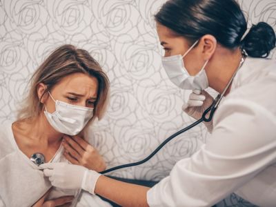 أعراض كوفيد-19: الشائعة، والخطرة ودواعي مراجعة الطبيب