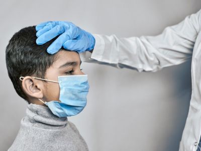 أعراض كوفيد-19 عند الأطفال، وكيف تميزها عن الإنفلونزا؟