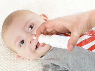 طريقة استخدام بخاخ الأنف للرضع