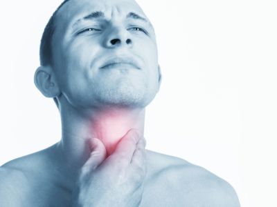علاج ألم الحلق بطرق طبيعية وطبية