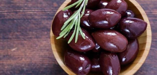 أسهل طريقة لعمل الزيتون الأسود