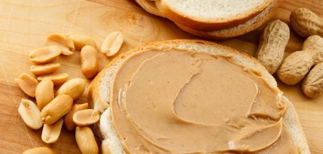 ساندويش المربى والفول السوداني بخبز التوست