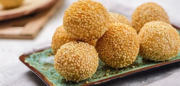 طريقة عمل كرات السمسم