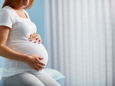حرقة البول لدى الحامل: لماذا وما العمل؟ حرقة البول لدى الحامل: لماذا وما العمل؟