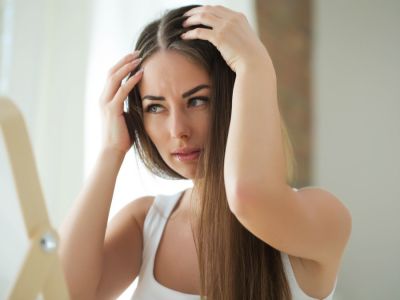 لماذا يسبب تكيس المبايض تساقط الشعر؟ لماذا يسبب تكيس المبايض تساقط الشعر؟