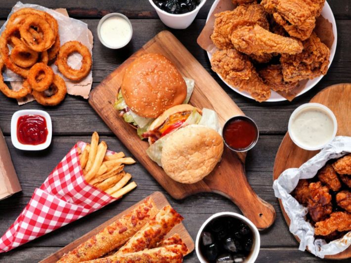 أضرار الوجبات السريعة على الأطفال