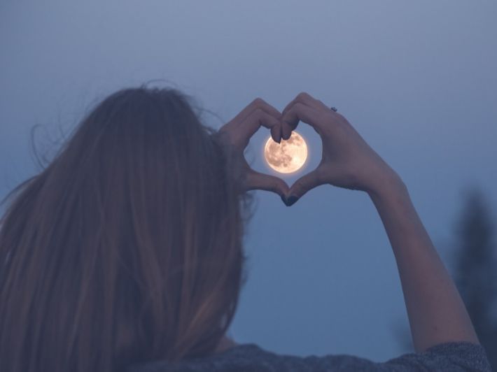 تحليل شخصية محبي القمر