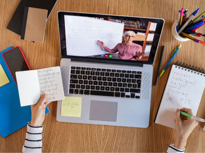 مركز التعلم الإلكتروني في جامعة الزرقاء الخاصة