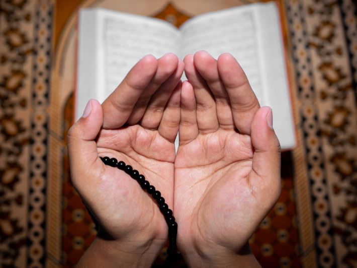 الفرق بين الدعاء والأذكار