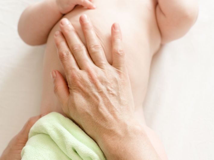 أعراض برد المعدة عند الأطفال الرضع